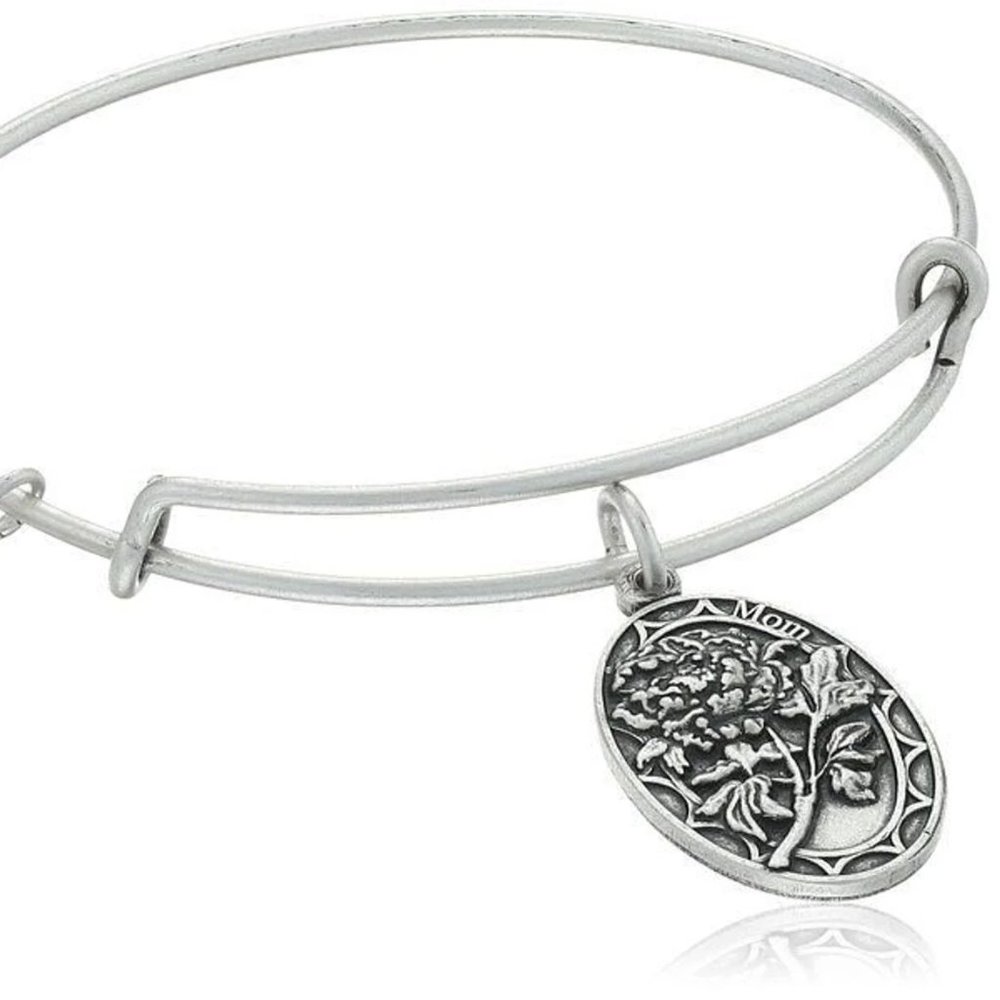 NWOT Because I love you Mom Charm